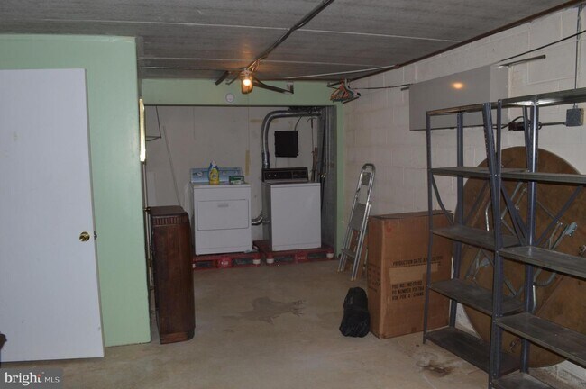 Building Photo - 310 Saybrook Ln
