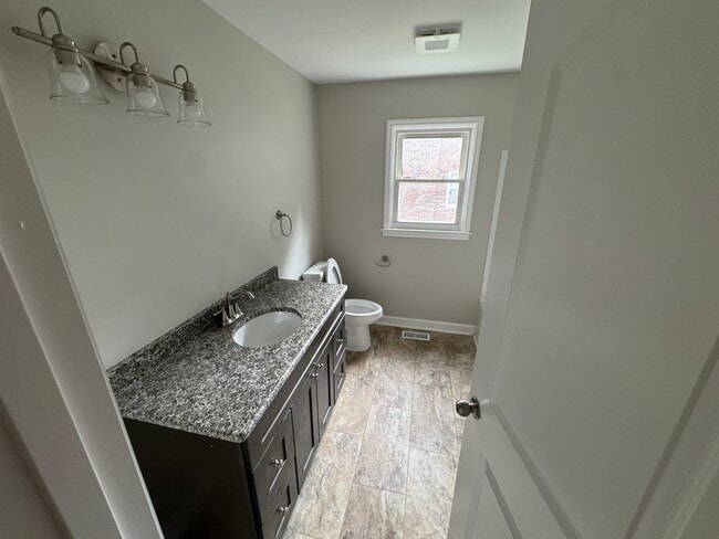 Building Photo - 519 Meadowlawn Dr