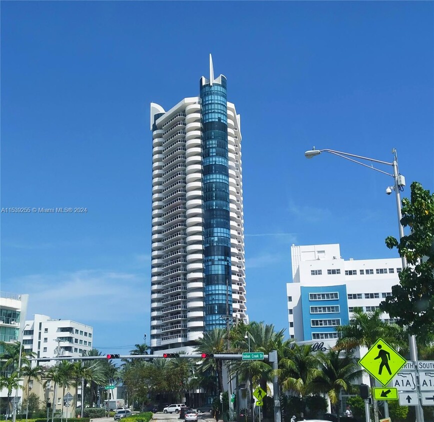 Foto principal - 6301 Collins Ave