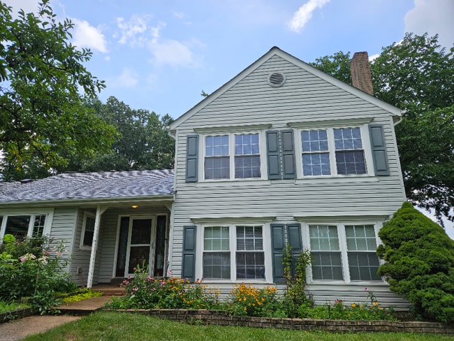 Photo - 310 Silver Ridge Dr (Sterling, VA) House