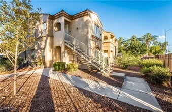 Building Photo - 3400 Cabana Dr