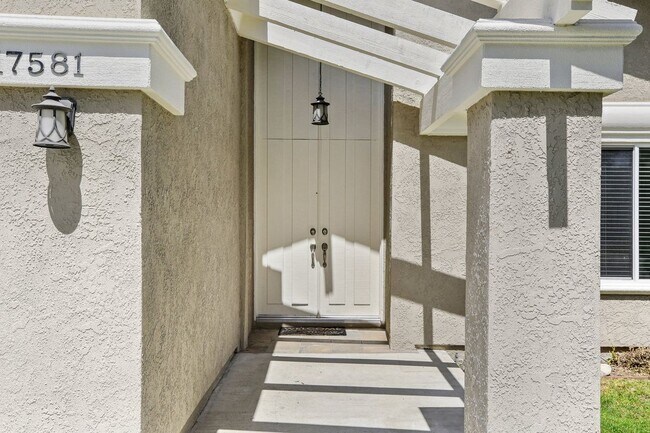 Foto del edificio - 17581 Webster Ave