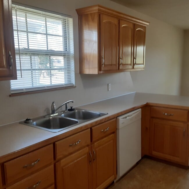 Building Photo - 337 S Casa Grande Ave