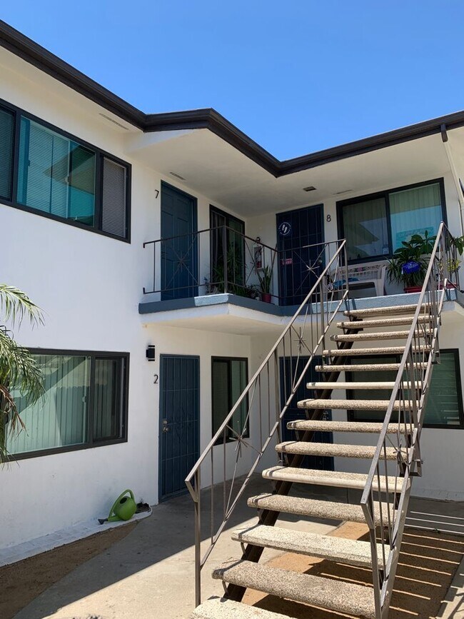 Foto del edificio - 1335 Stanley Ave
