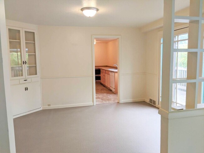 Foto del edificio - Massive S. Campus 7 bedroom house at 23rd ...