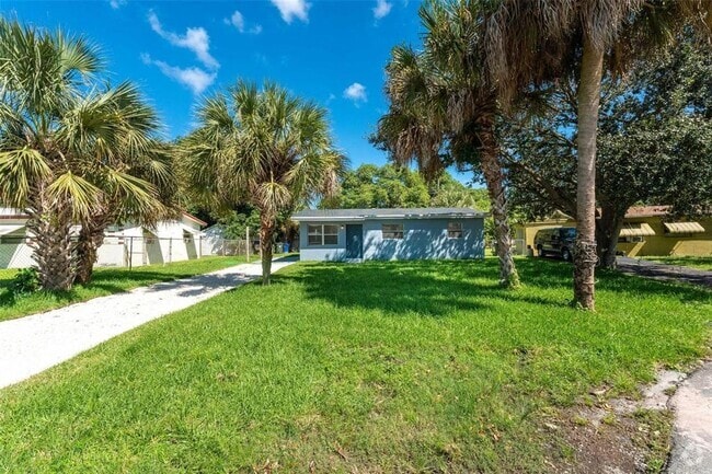 Building Photo - 1040 NW 23rd Ter