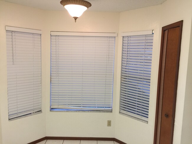 Foto del edificio - 2/2.5 corner unit Townhouse in Whisper Lake
