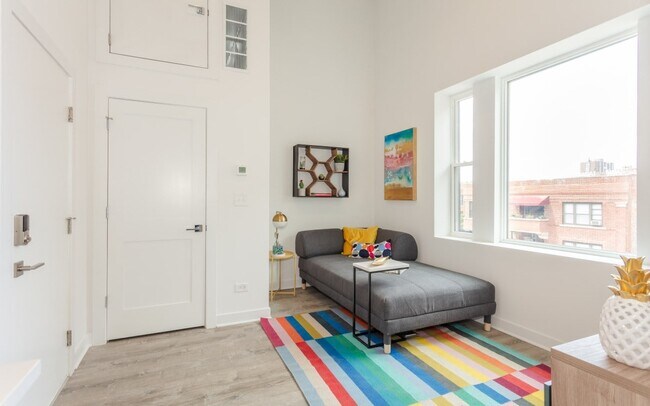 Foto del edificio - Completely renovated Uptown property
