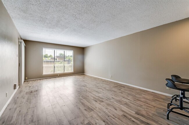 Foto del edificio - 4859 Cedar Springs Rd
