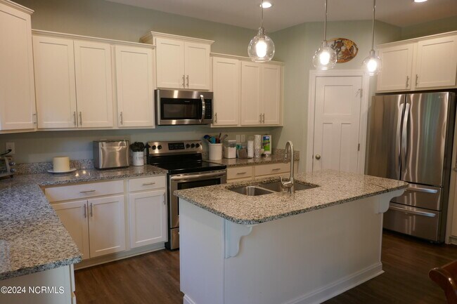 Building Photo - 106 Deberry Ln