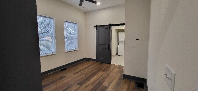 Foto del edificio - 35 W High St