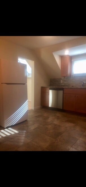 Building Photo - 158 Main St