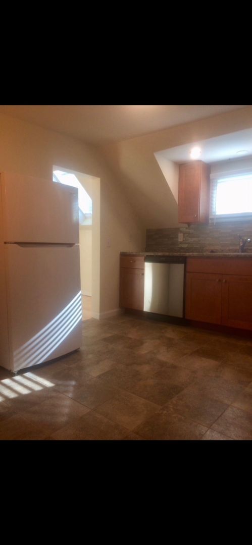 Building Photo - 158 Main St