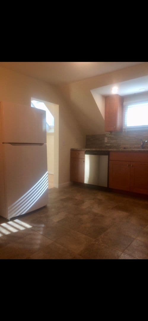 Building Photo - 158 Main St