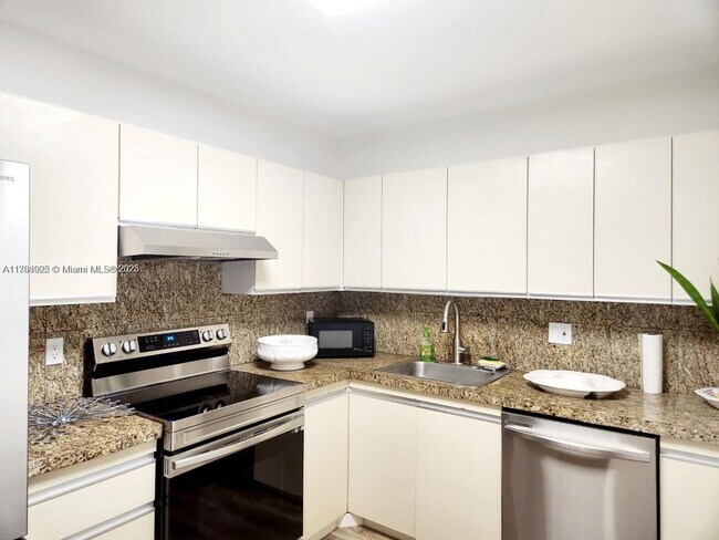 Building Photo - 2500 Parkview Dr