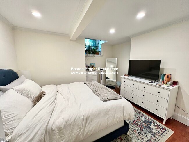 Building Photo - 85 Marlborough St