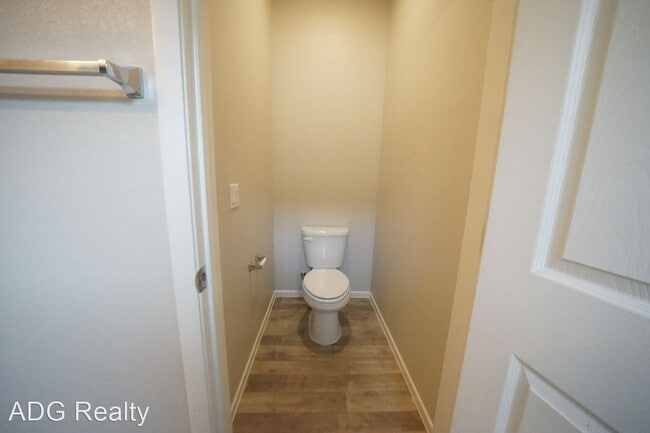Building Photo - 2 br, 2 bath House - 4725 Moonbow Ave #101