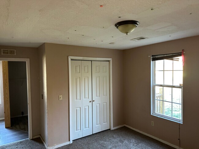 Building Photo - 618 Israel Rd