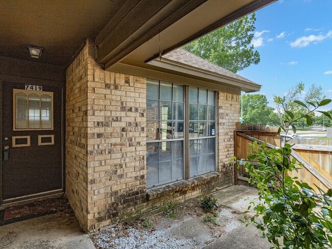 Building Photo - 7419 Lemonwood Ln