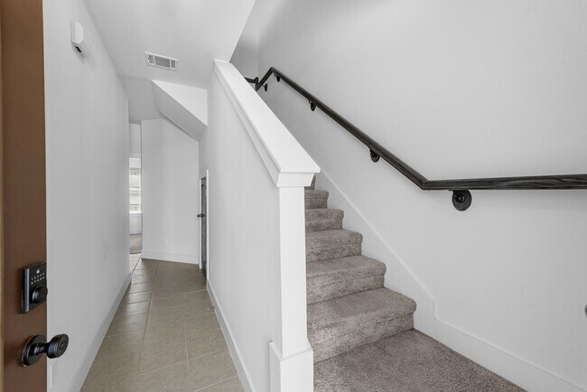 Building Photo - 6033 Cypress St