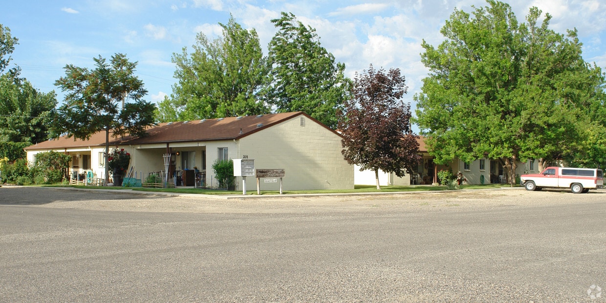 Primary Photo - Owyhee Manor I