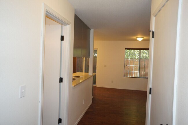 Foto del edificio - St Johns 3 bedroom 2 bathroom beauty!