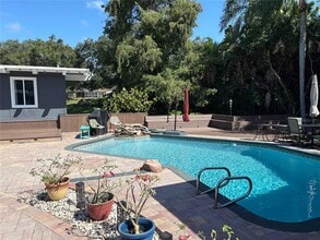 Building Photo - 3012 Grand View Ave