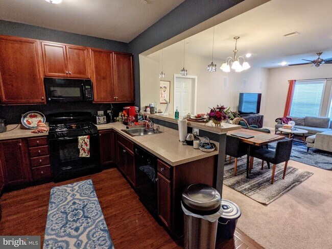 Foto del edificio - 4409 Driftwood Dr