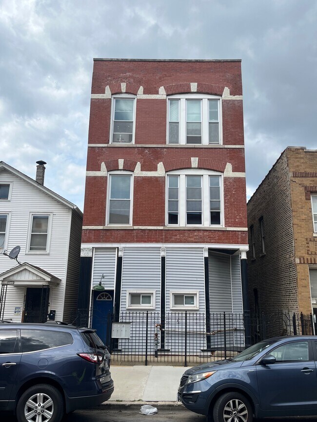 Front of building - 2122 W 21st St