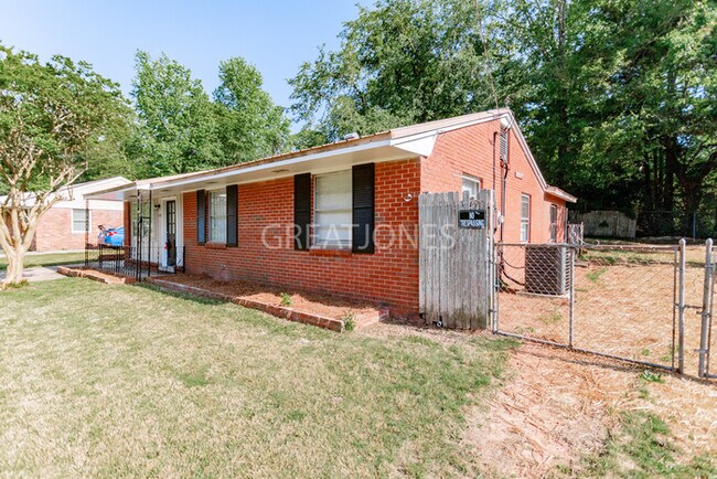 Building Photo - NOW OFFERING $250 OFF FIRST FULL MONTH IF ...