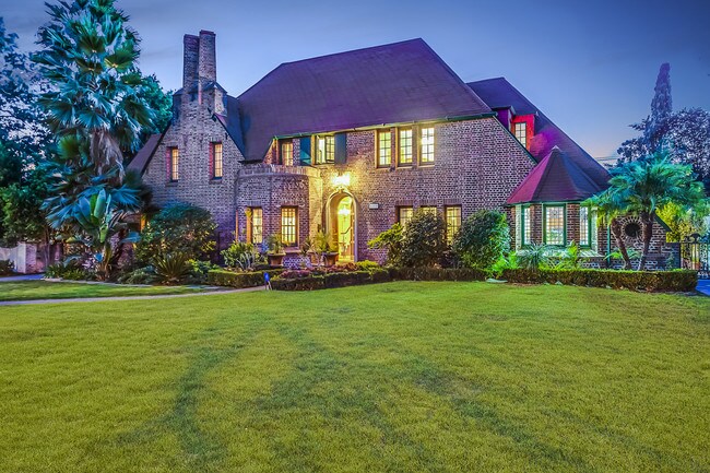 Foto del edificio - 805 N Bedford Dr