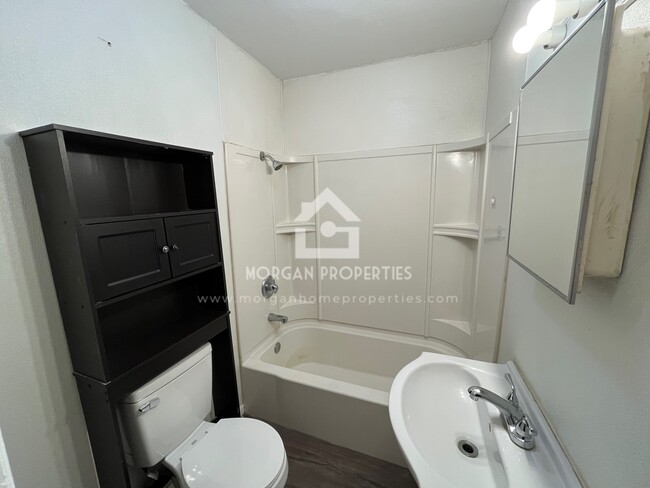 Building Photo - 1309 Brown St
