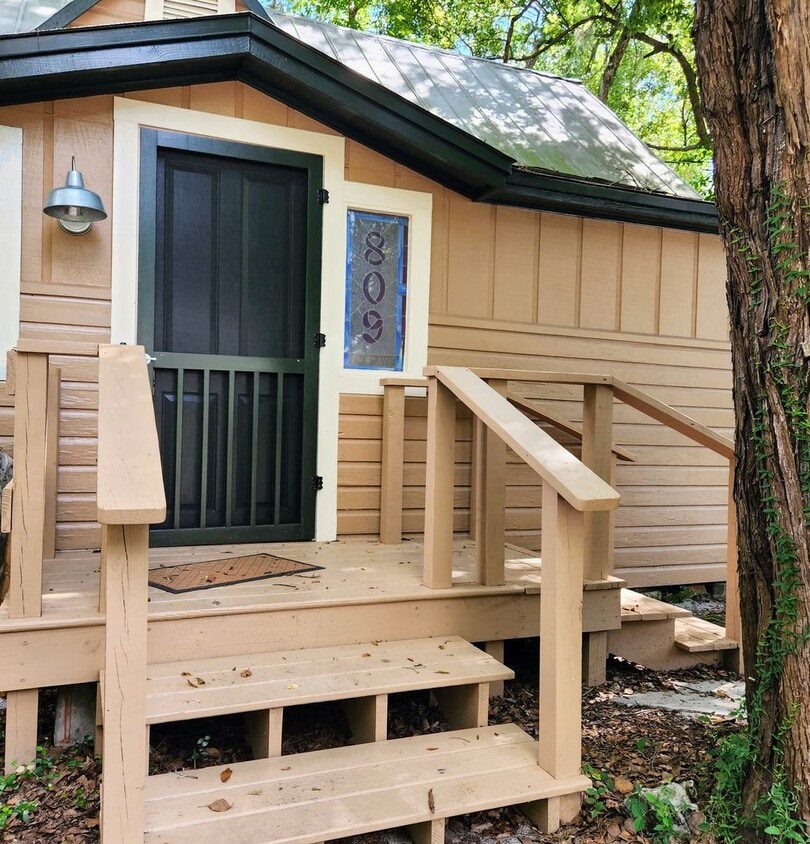 Single Family Home Close to UF! - Single Family Home Close to UF!
