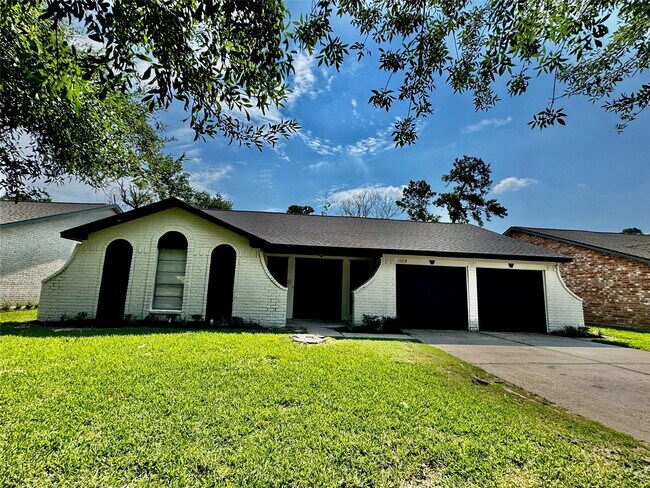 Foto del edificio - 15218 Falcon Ridge Dr