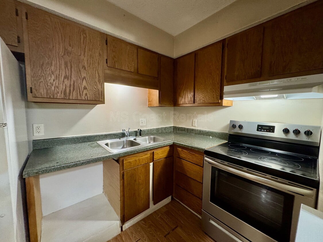 Photo - 190 Tegarden Rd