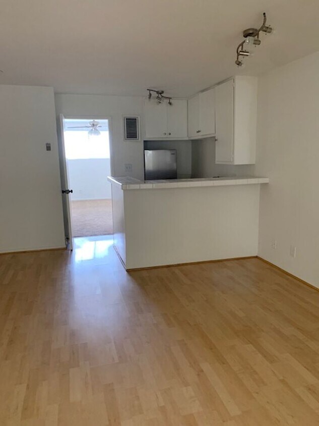 Building Photo - r360
