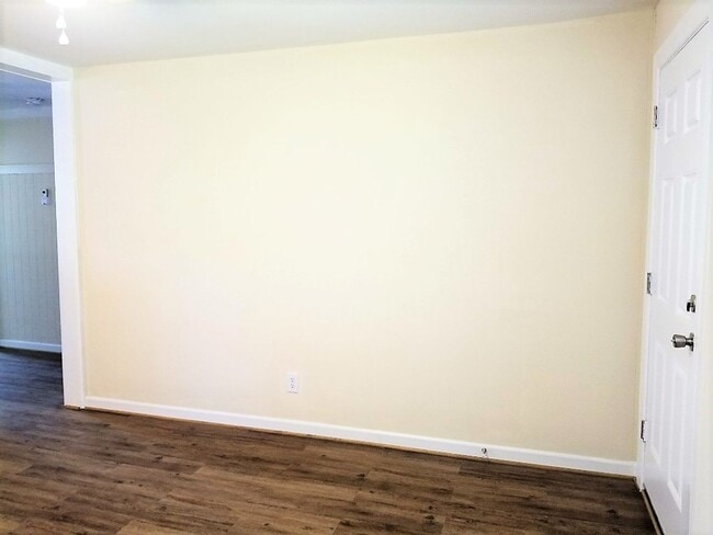 Building Photo - 142 Booker St