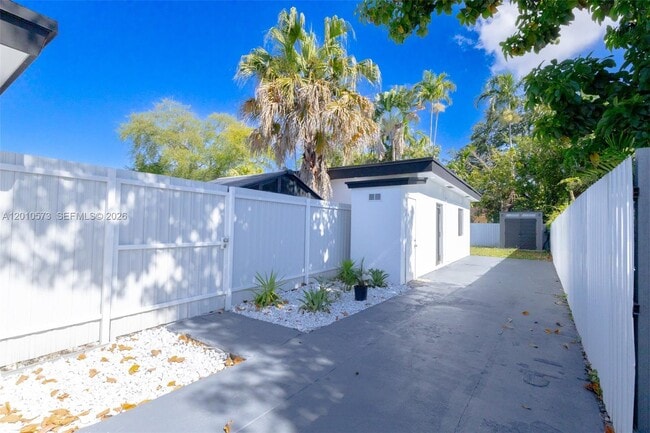 Foto del edificio - 571 NW 152nd St