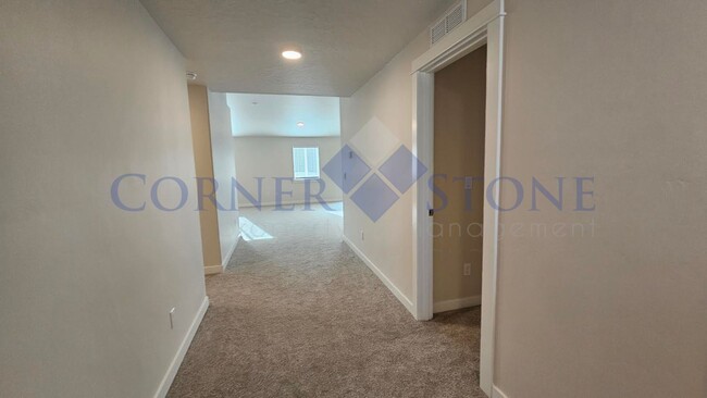 Building Photo - Brand New Home in Nampa!