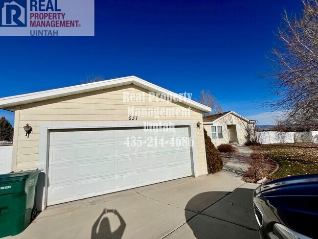 Foto del edificio - Beautiful 3 Bedroom 2 Bathroom House