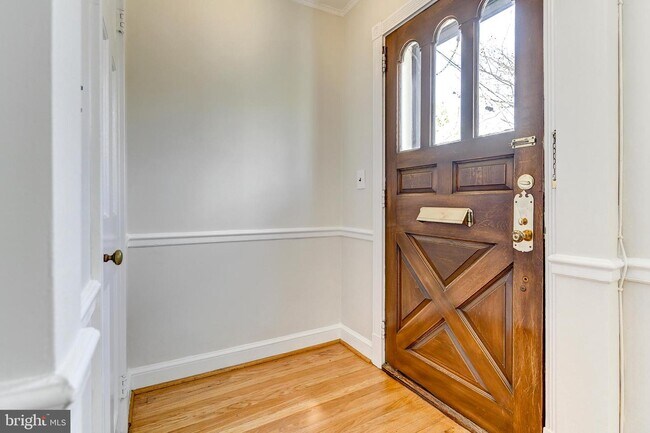 Foto del edificio - 4817 Reservoir Rd NW