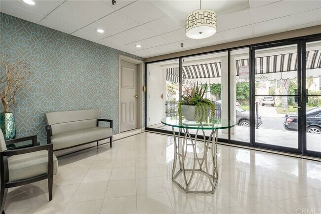 Lobby - 1115 S Elm Dr