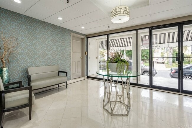 Lobby - 1115 S Elm Dr