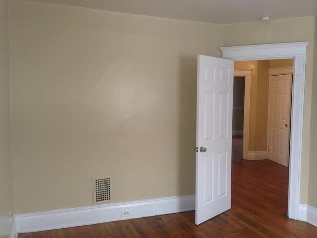 Foto del edificio - 529 Parsells Ave