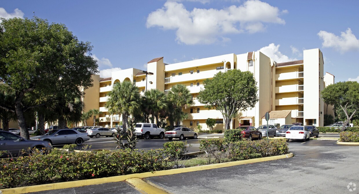 Primary Photo - Blue Grotto Apartments