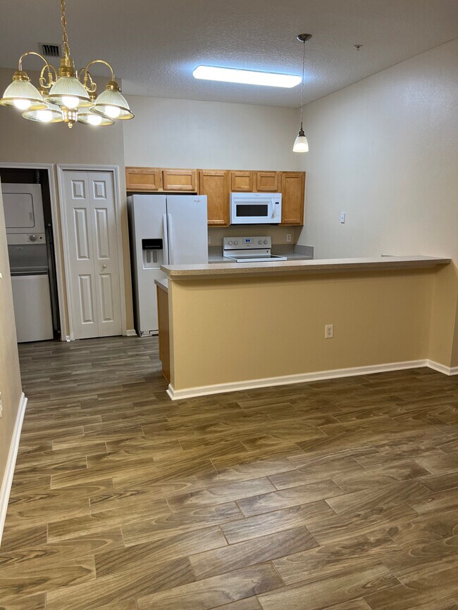Kitchen Bar Counter - 6081 Maggies Circle