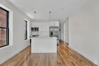 Building Photo - 694 Ashford St