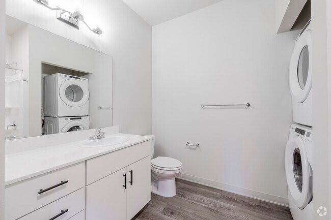 2 habitaciones, 2 baños - 989 pies cuadrados - Baño principal - The Vicara Apartments & Townhomes