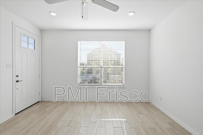 Foto del edificio - 8316 Catalpa Ln