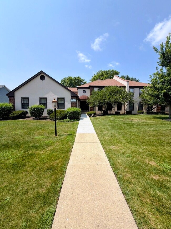 Building Photo - 5S470 Scots Dr